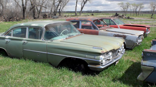 Illustration for article titled Classic cars of a huge Nebraskan junkyard get a second chance at life